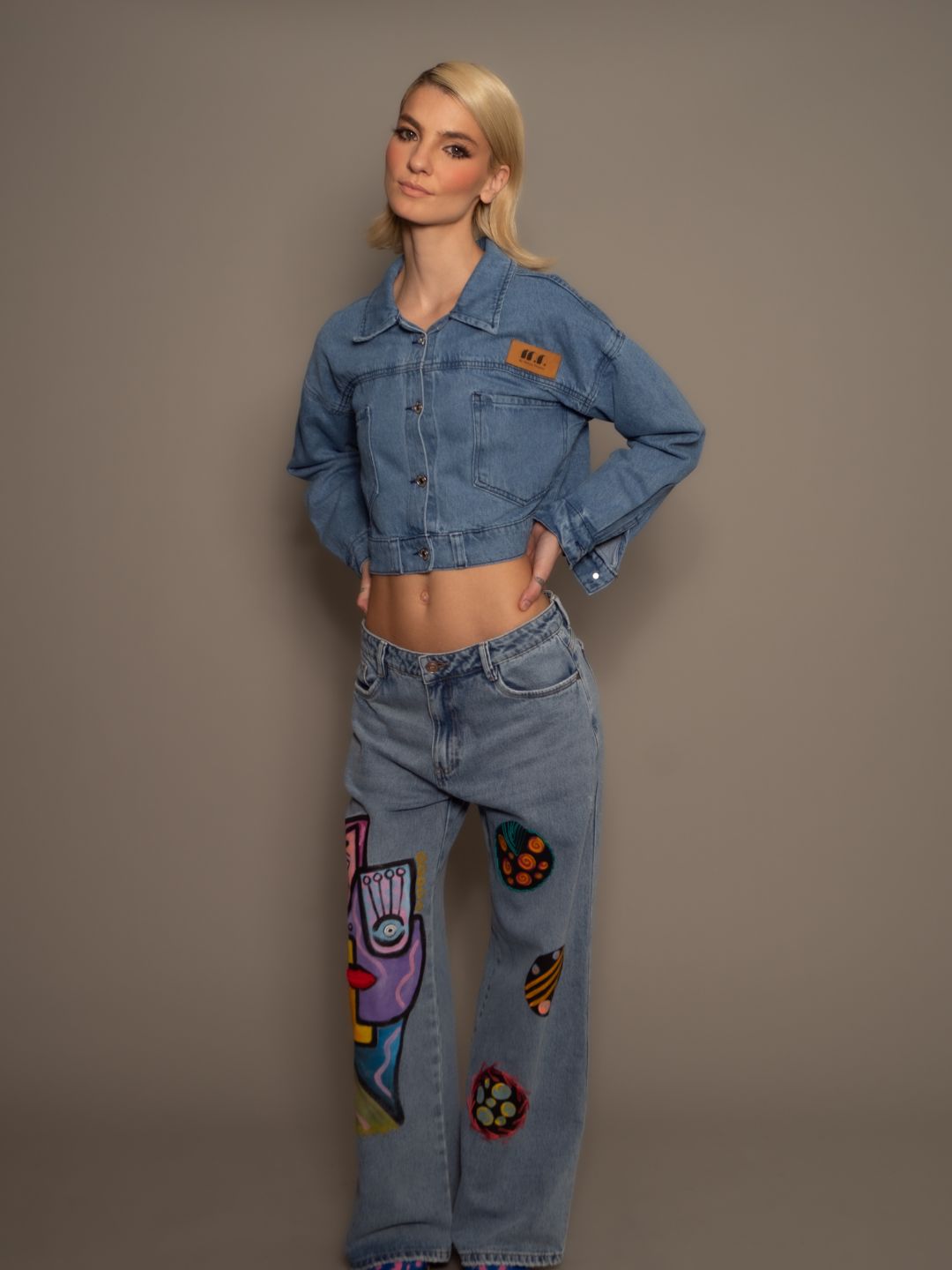 Chaqueta corta bordada