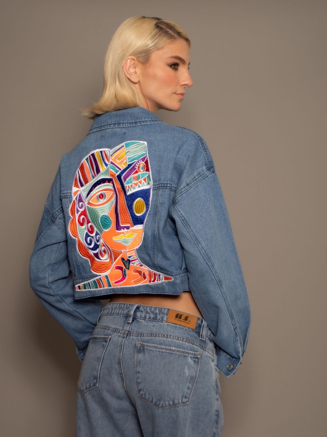 Chaqueta corta bordada