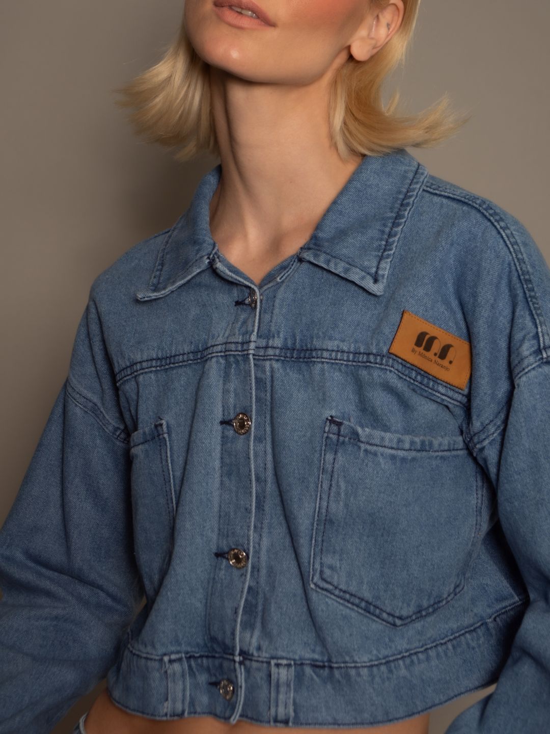 Chaqueta corta bordada